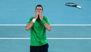 世界杯预热海报里没有C罗遭质疑，FIFA删除原海报改“怀旧”