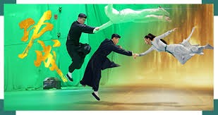 甘超对阿奇姆彭做闭嘴手势，钟义浩扳平比分后做同样手势回击