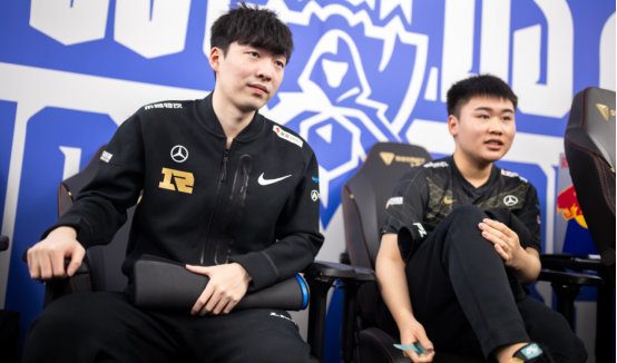 他在关键时 他在关键时