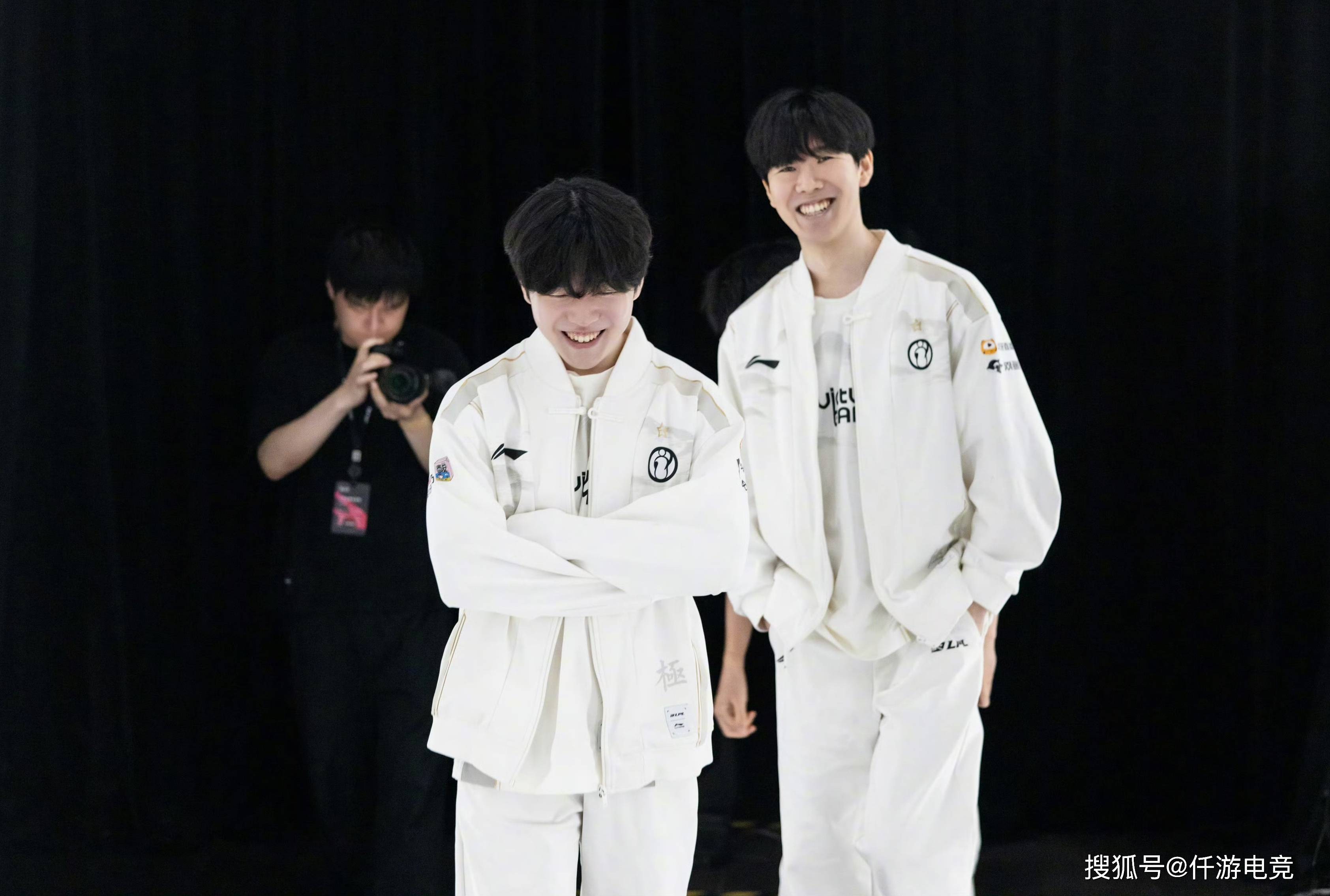 她用实力和 她用实力和